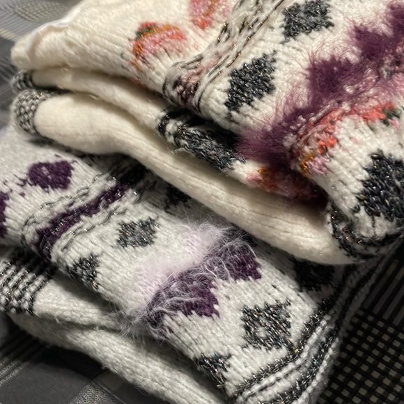 Winter Pull Over Sweaters bundle - Picture 1 of 6